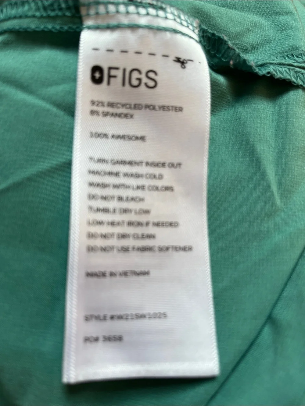 FIGS Catarina One Pocket Scrub Top FREEx Green Size M EUC Medical Uniform